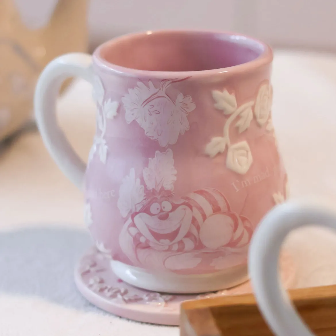 Alice im Wunderland - Grinsekatze Relief Tasse
