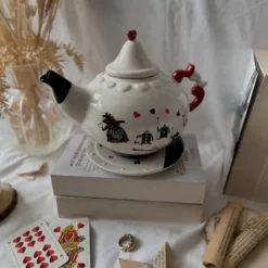Alice im Wunderland - Herzkönigin Teekanne mit Untertasse