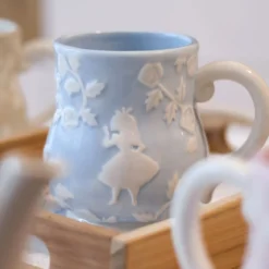 Alice im Wunderland - Relief Tasse