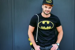 Batman - Distressed Shield T-Shirt