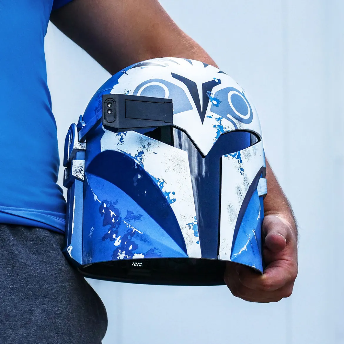 Bo-Katan Premium Helm Replik Re-Armored mit Lichteffekten - Star Wars The Mandalorian