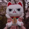 Dandadan - Turbo Granny Plüschfigur (beckoning cat) Version B