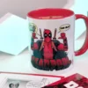 Deadpool - 2 Thumbs Tasse