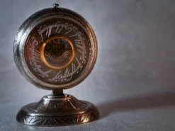 Der Herr der Ringe - Der Eine Ring im Schmuckdisplay