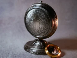 Der Herr der Ringe - Der Eine Ring im Schmuckdisplay