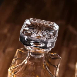 Game of Thrones - Karaffe mit Stopfen und Gläser-Set