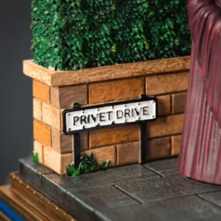 Harry Potter - Dumbledore Privet Drive Diorama Figur mit Licht