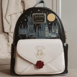 Harry Potter - Hogwarts Brief Glow in the Dark Mini Rucksack
