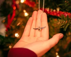 Harry Potter - Hogwarts Wappen Weihnachtskugel mit Schnatz Kette