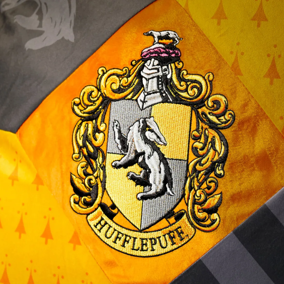 Harry Potter - Hufflepuff Kissen mit Quasten deluxe