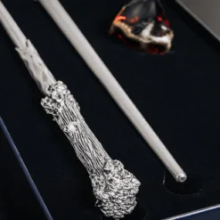Harry Potter - Zauberstab 2er Set und Stein der Weisen Replik 25th Anniversary Geschenkset