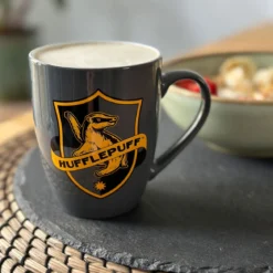 Hufflepuff Logo Tasse grau - Harry Potter