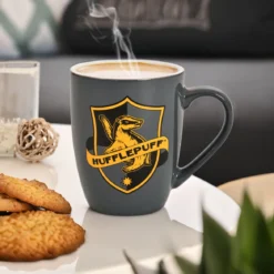 Hufflepuff Logo Tasse grau - Harry Potter