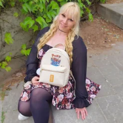 Ilustrata - Dark Ramen Rucksack mit Pom Pom Anhänger beige