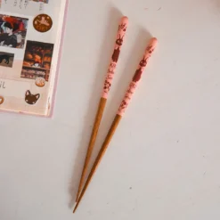 Kikis kleiner Lieferservice - Jiji Ess-Stäbchen pink