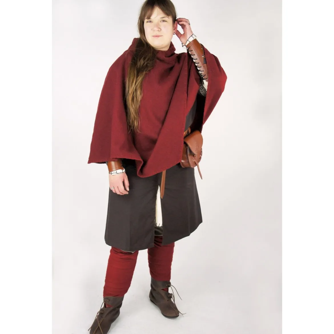 Mittelalter Gugel Egill mit Stickerei rot