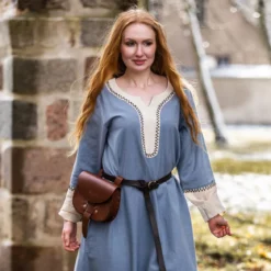 Mittelalter Kleid mit Handstickerei blau