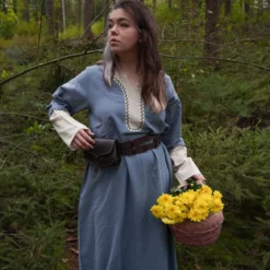 Mittelalter Kleid mit Handstickerei blau