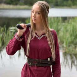 Mittelalter Kleid mit Handstickerei rot