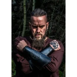 Mittelalter Lederarmschiene Ottar mit Vegvisir-Prägung schwarz