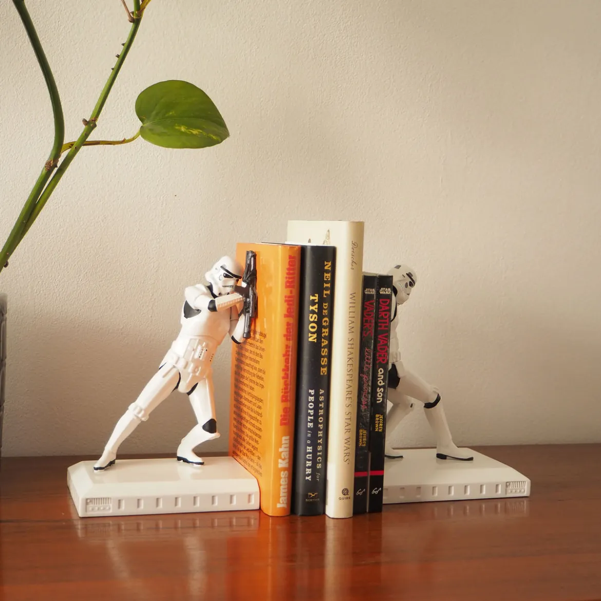 Original Stormtrooper Buchstützen
