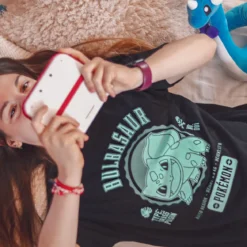 Pokemon - Bisasam College T-Shirt schwarz