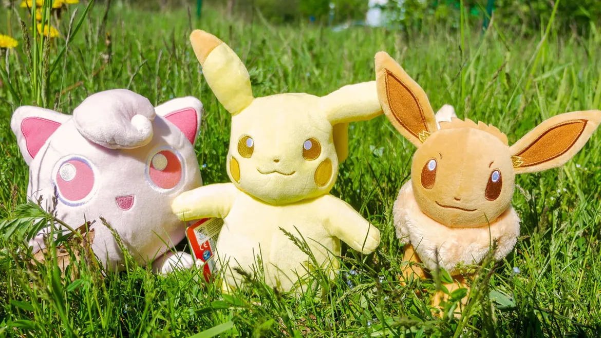 Pokemon - Pikachu Monochrom Plüsch Figur 24 cm