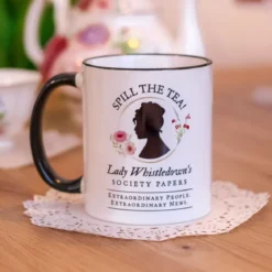 Spill the Tea! Society Papers Tasse für Bridgerton Fans