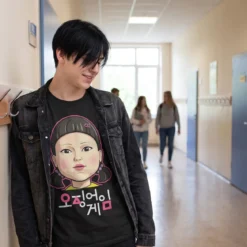 Squid Game - Young-Hee Doll T-Shirt schwarz
