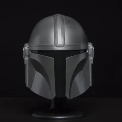 Star Wars - Mandalorian Mini Helm Replik auf Base