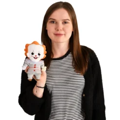 Stephen Kings ES - Pennywise Phunny Plüsch Figur 22 cm