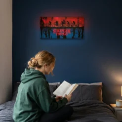 Stranger Things - Two Worlds Wandbild mit Licht