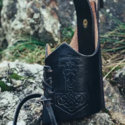 Trinkhorn Halter Thors Hammer schwarz
