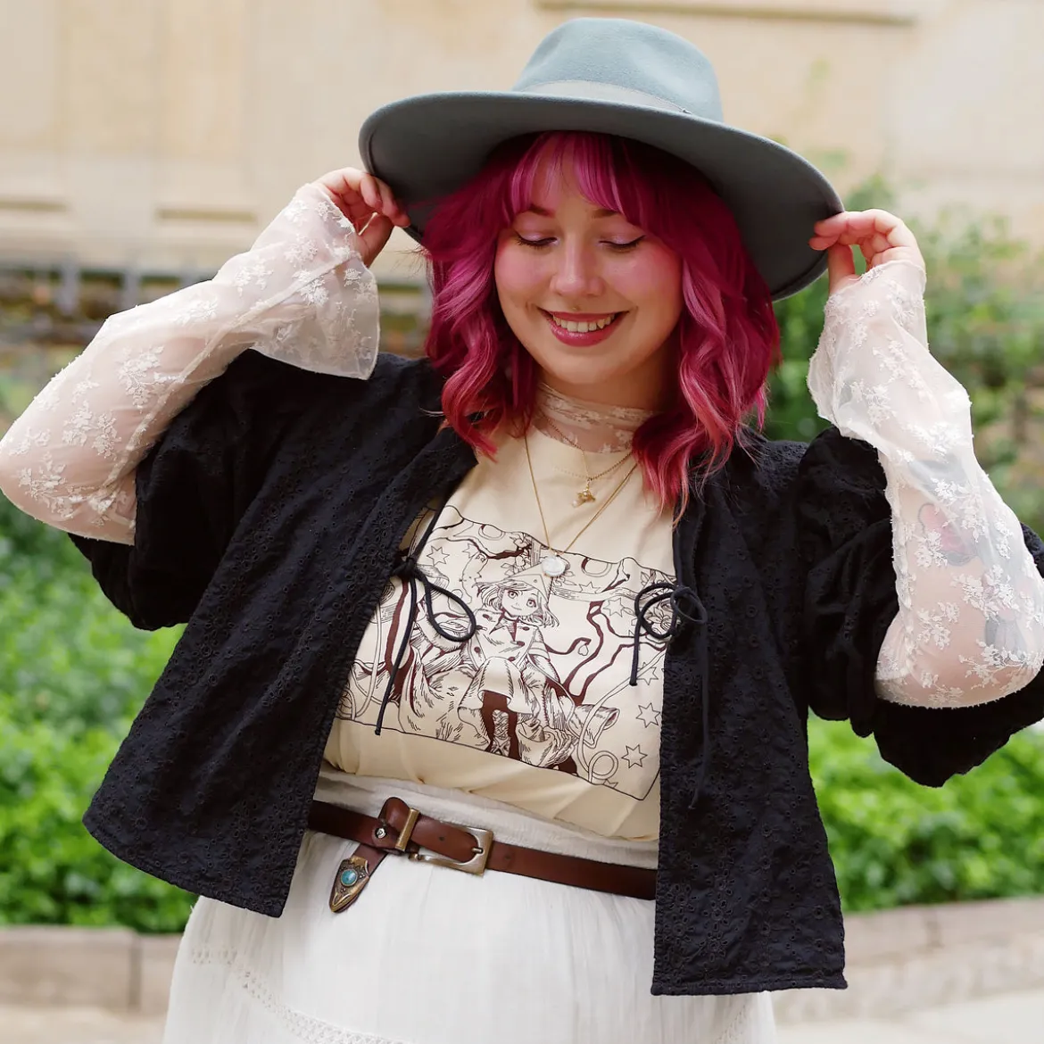 T-Shirt für Coco und Atelier of Witch Hat Fans beige