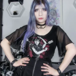 Wednesday - Macabre Love T-Shirt mit Schmetterlingsärmeln