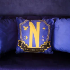 Wednesday - Nevermore Academy Logo Kissen