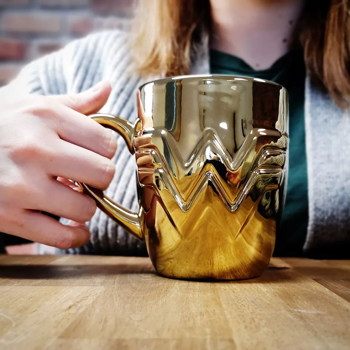 Wonder Woman - Logo Tasse goldfarben